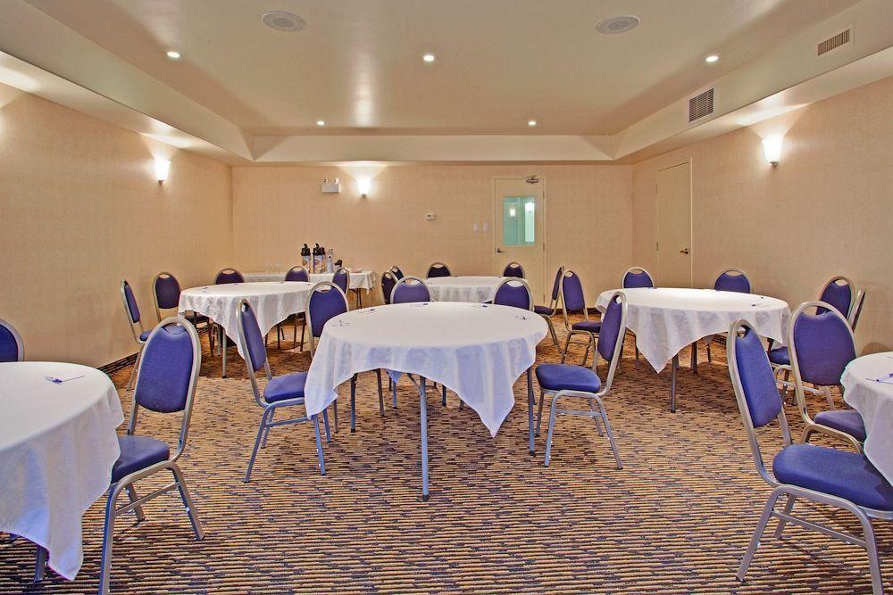 Holiday Inn Express Yorkton East By Ihg Exteriör bild