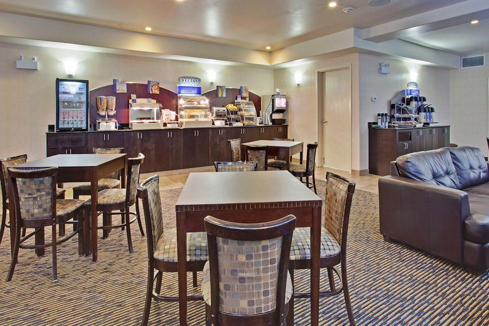 Holiday Inn Express Yorkton East By Ihg Exteriör bild